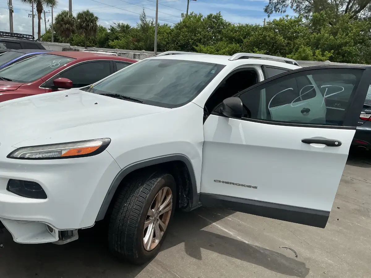 Photo of 2015 Jeep Cherokee