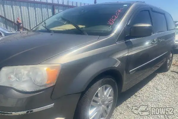 Photo of 2010 Chrysler Town & Country