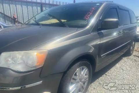 Photo of 2010 Chrysler Town & Country