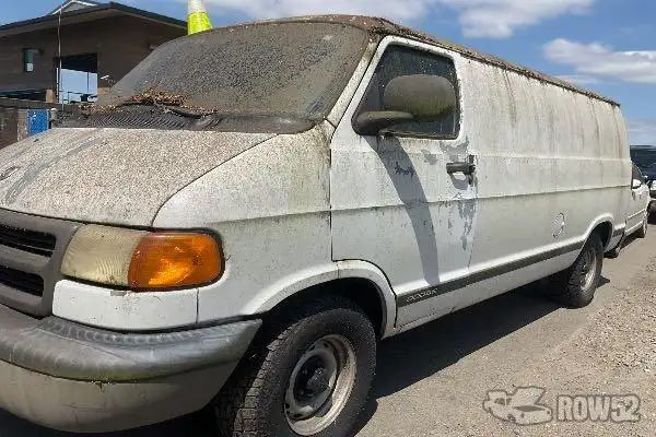 Photo of 2000 Dodge Ram Van