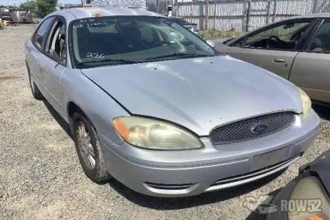 Photo of 2005 Ford Taurus
