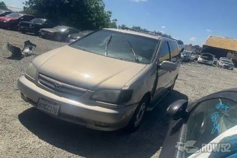 Photo of 2001 Toyota Sienna