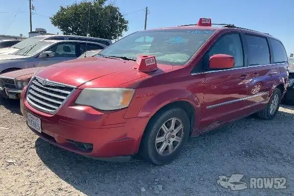 Photo of 2010 Chrysler Town & Country