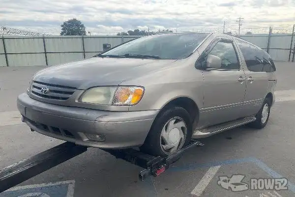 Photo of 2002 Toyota Sienna