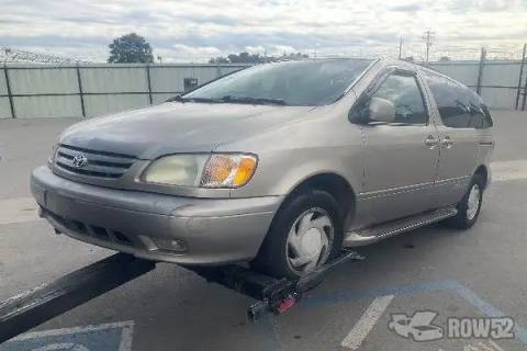Photo of 2002 Toyota Sienna