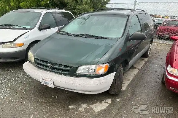 Photo of 2000 Toyota Sienna