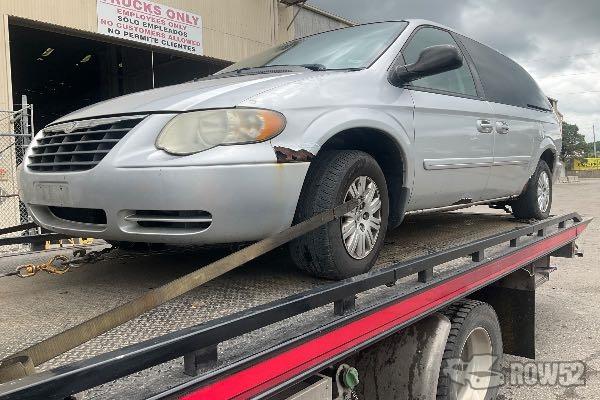 Photo of 2006 Chrysler Town & Country