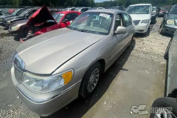 Photo of 2002 Lincoln Town Car