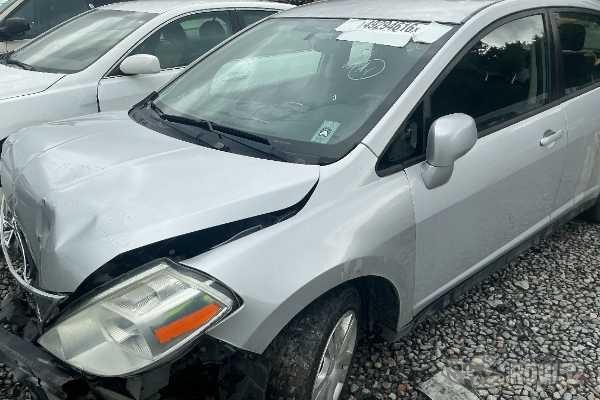 Photo of 2011 Nissan Versa