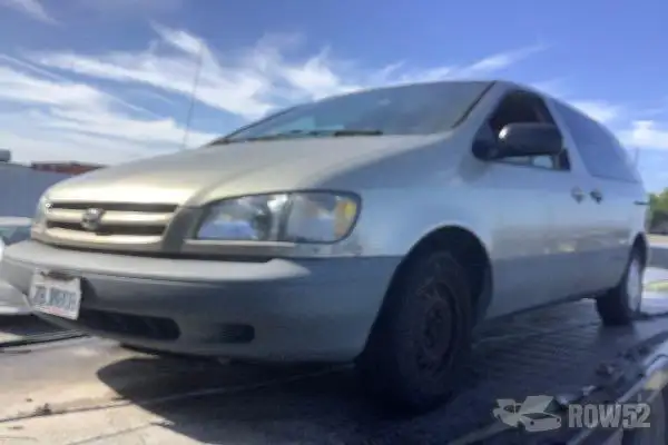 Photo of 2000 Toyota Sienna