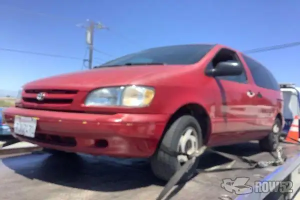 Photo of 1998 Toyota Sienna