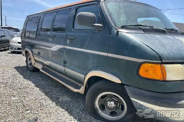 Photo of 1999 Dodge Ram Van
