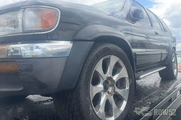 Photo of 1999 Nissan Pathfinder