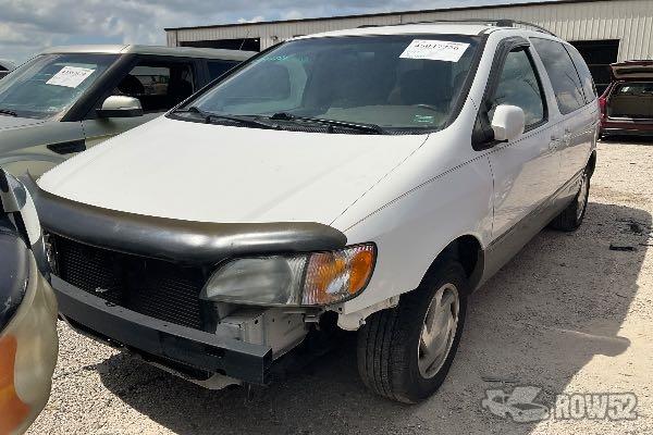 Photo of 2002 Toyota Sienna