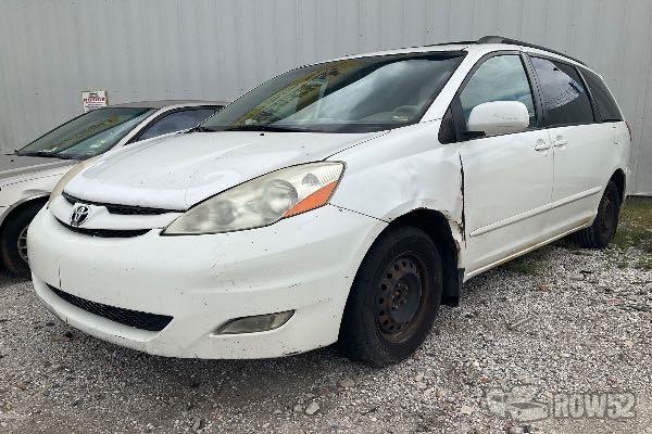 Photo of 2009 Toyota Sienna