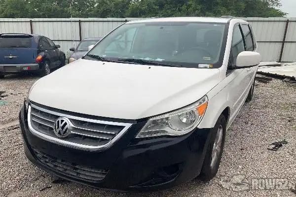 Photo of 2011 Volkswagen Routan