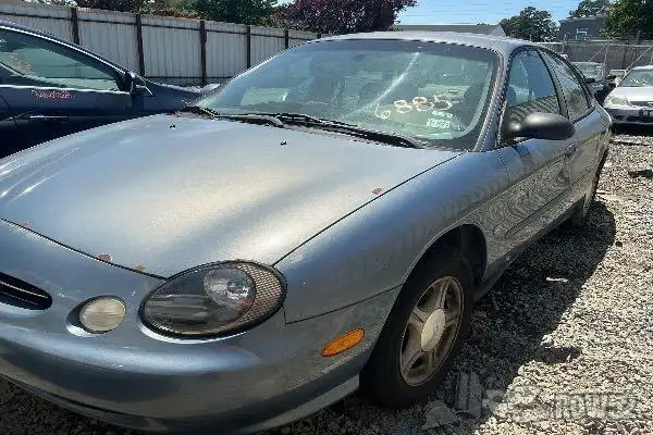 Photo of 1999 Ford Taurus