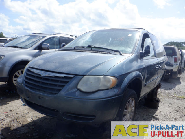 Photo of 2005 Chrysler Town And Country