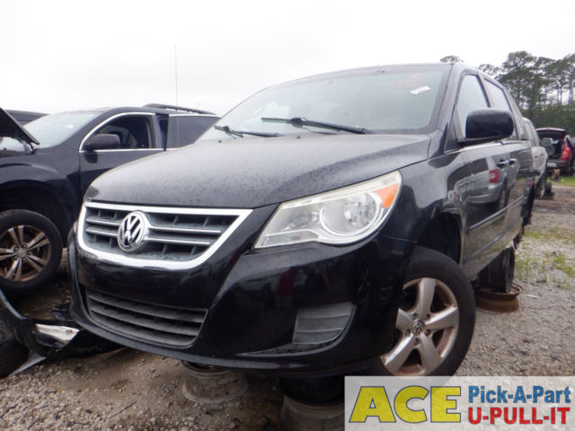 Photo of 2011 Volkswagen Routan
