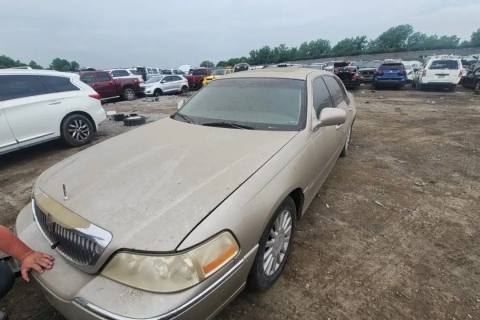 Photo of 2005 Lincoln Town Car
