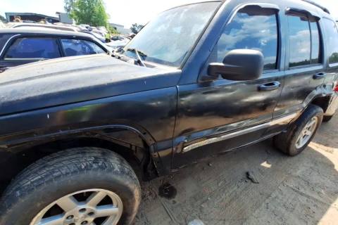 Photo of 2005 Jeep Liberty