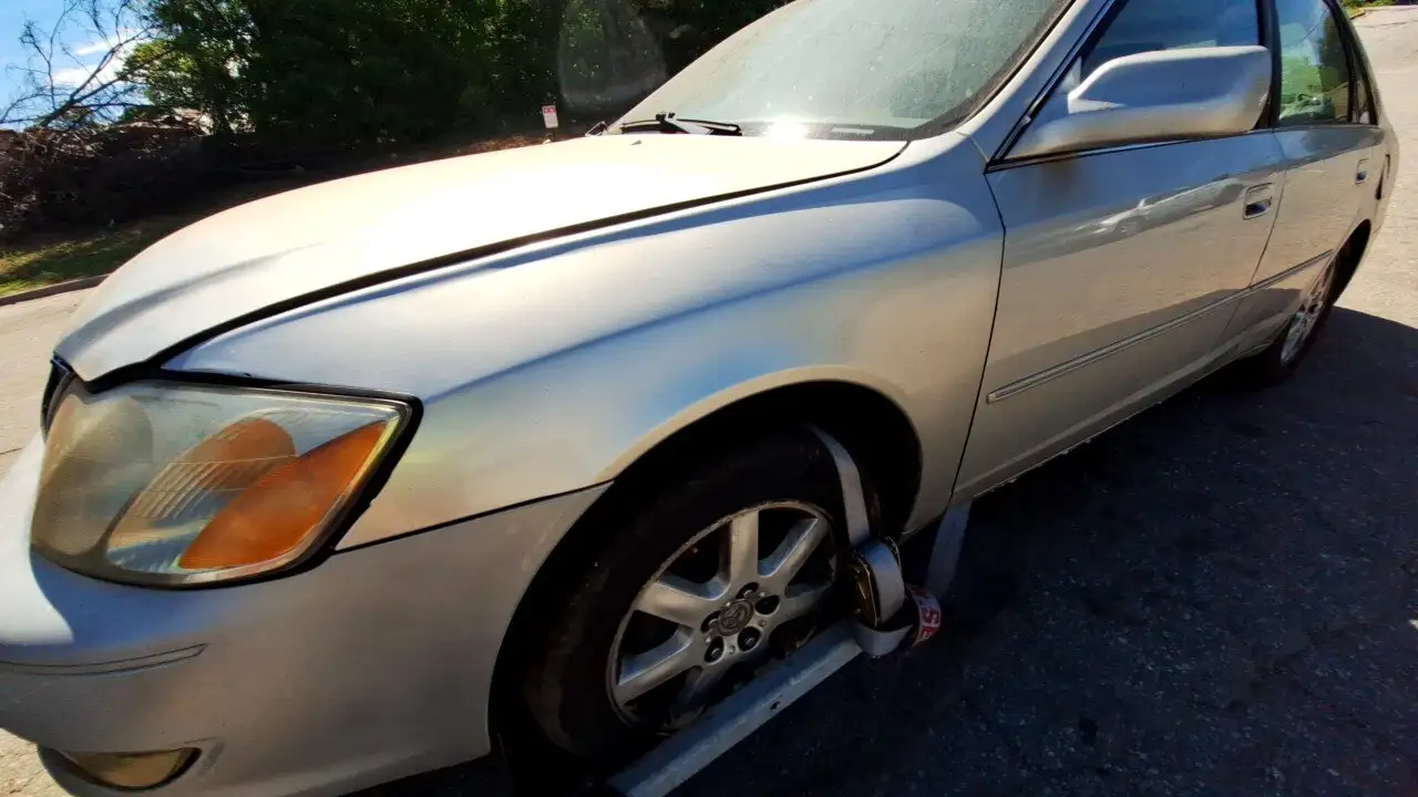 Photo of 2001 Toyota Avalon