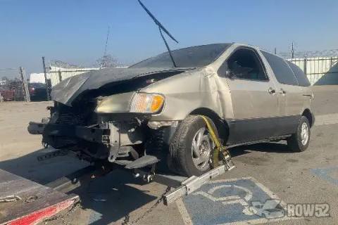Photo of 2002 Toyota Sienna