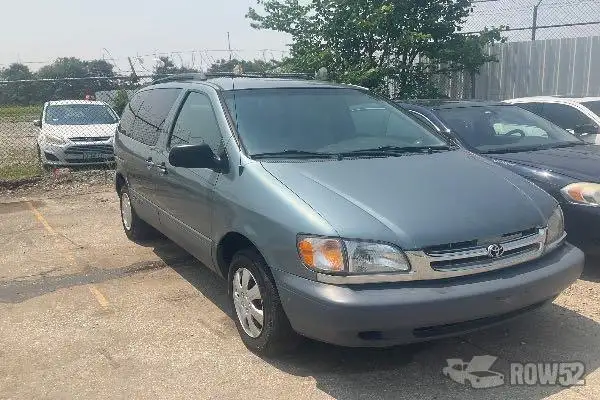 Photo of 2000 Toyota Sienna