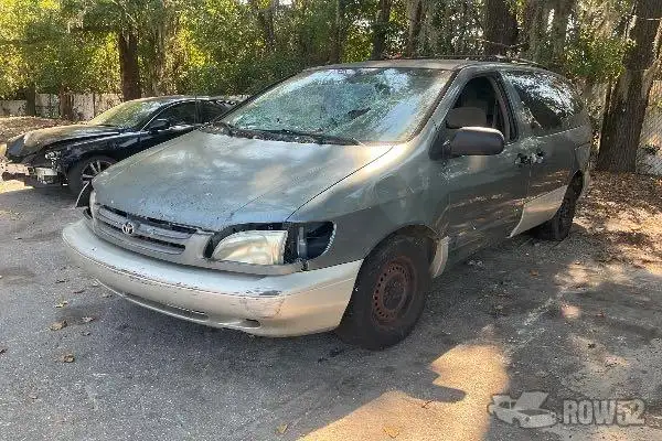 Photo of 1999 Toyota Sienna