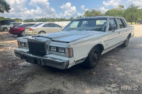 Photo of 1989 Lincoln Town Car