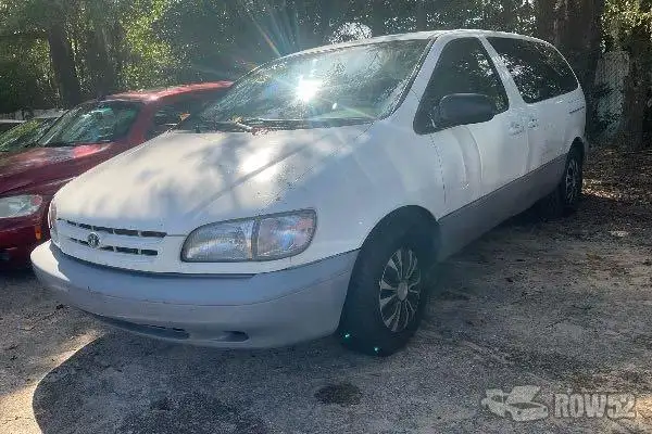Photo of 2000 Toyota Sienna