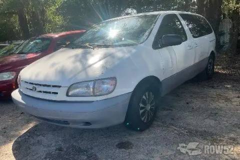 Photo of 2000 Toyota Sienna