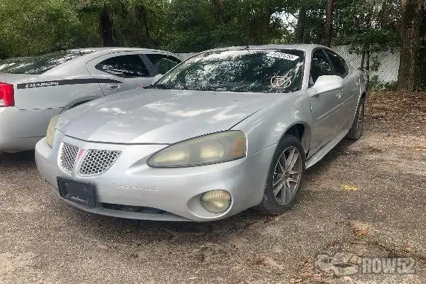 Photo of 2004 Pontiac Grand Prix
