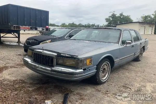 Photo of 1990 Lincoln Town Car