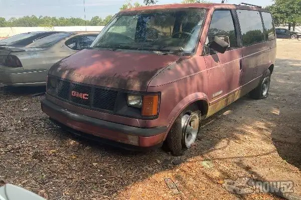 Photo of 1987 GMC Safari