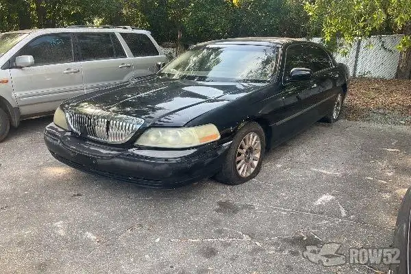 Photo of 2003 Lincoln Town Car