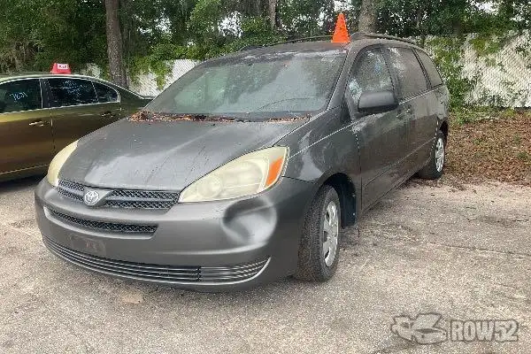 Photo of 2005 Toyota Sienna