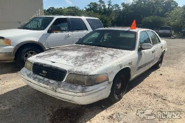 Photo of 1999 Ford Crown Victoria