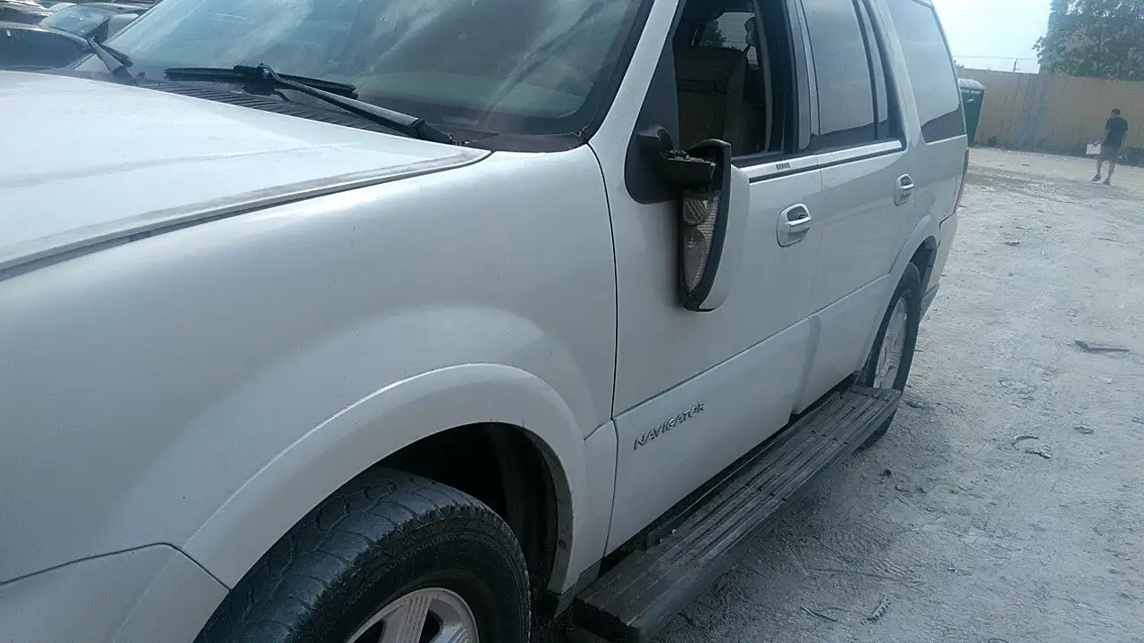 Photo of 2005 Lincoln Navigator