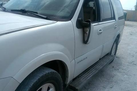 Photo of 2005 Lincoln Navigator
