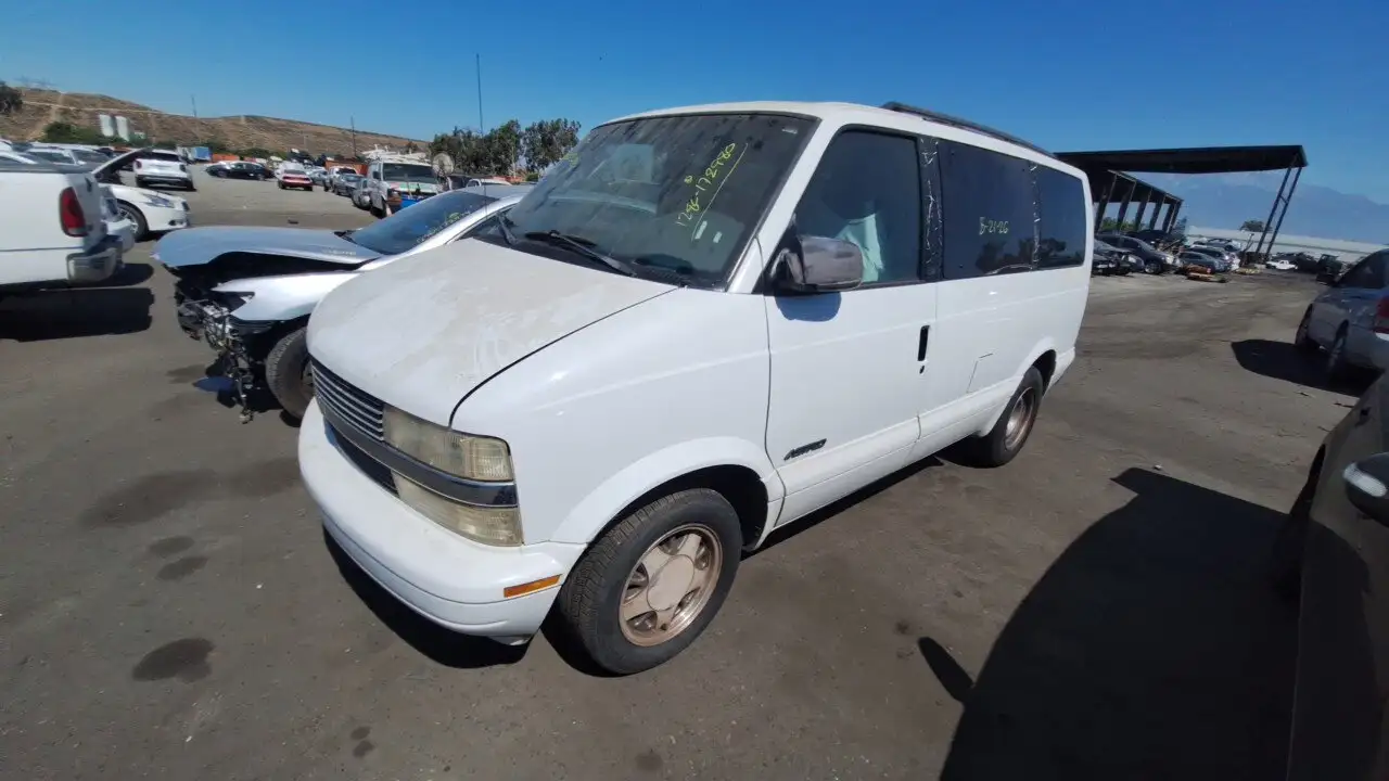 Photo of 2000 Chevrolet Astro