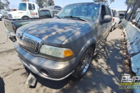 Photo of 2002 Lincoln Navigator