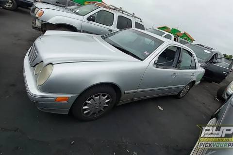 Photo of 2000 Mercedes-Benz E320