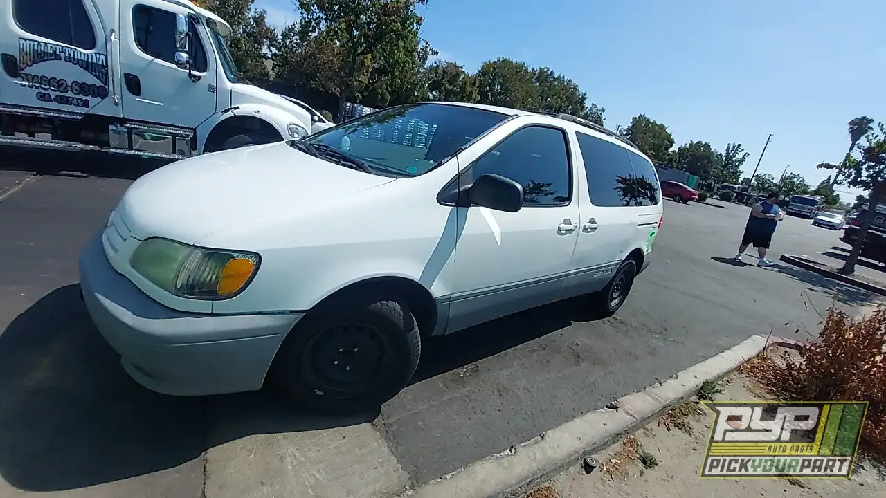 Photo of 2002 Toyota Sienna