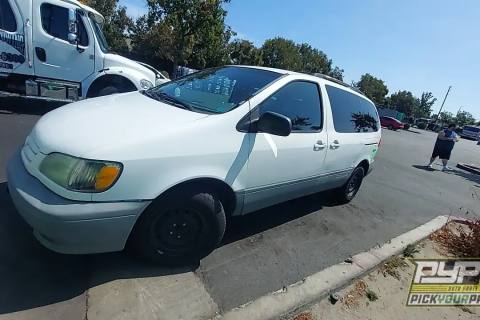 Photo of 2002 Toyota Sienna