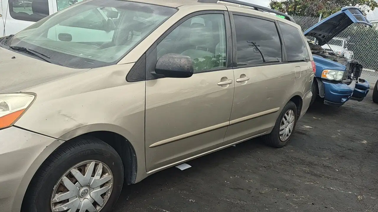 Photo of 2010 Toyota Sienna