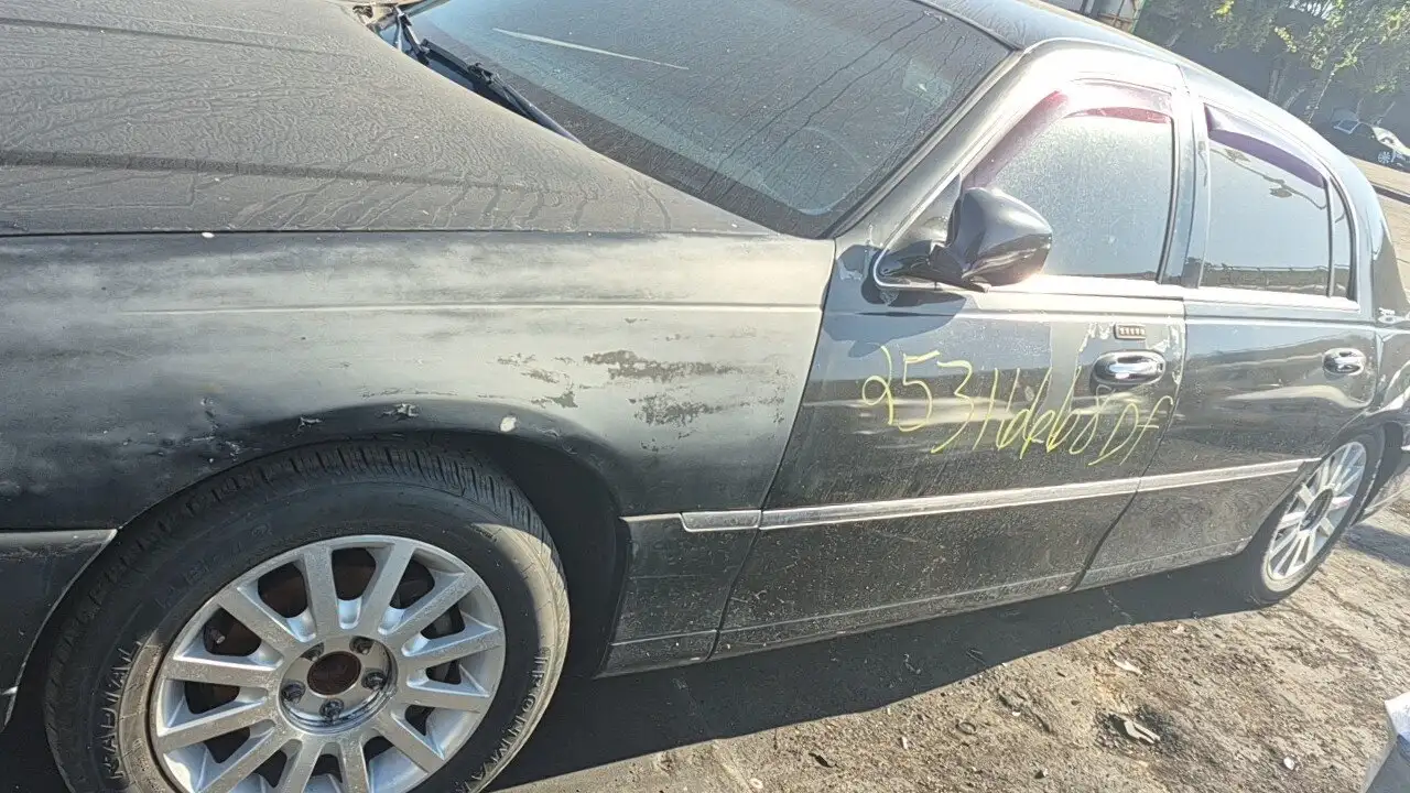 Photo of 2006 Lincoln Town Car