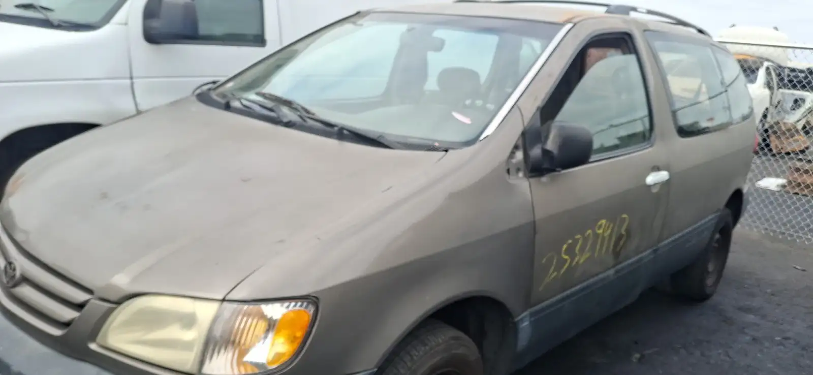 Photo of 1998 Toyota Sienna