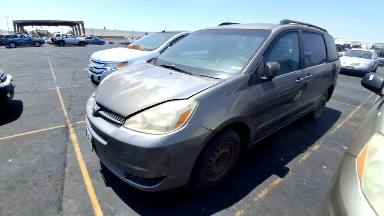 Photo of 2005 Toyota Sienna