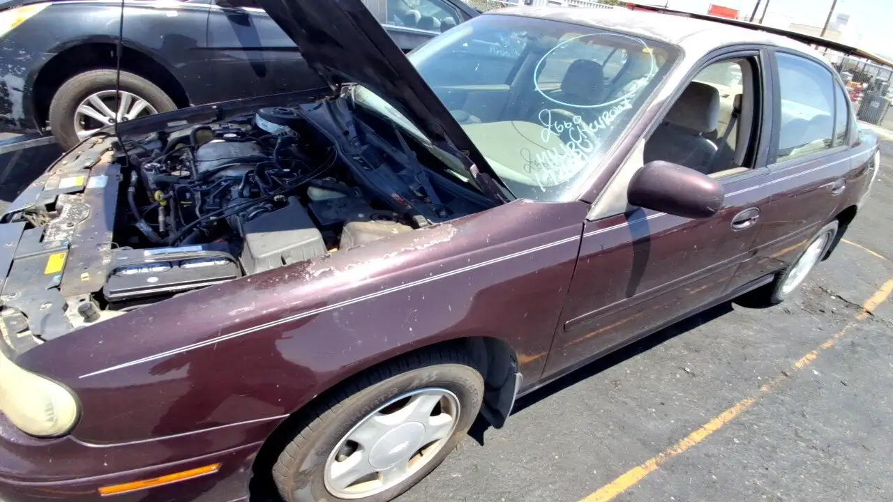 Photo of 2000 Chevrolet Malibu